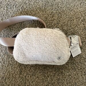Lululemon Everywhere Belt Bag White Flece NWT